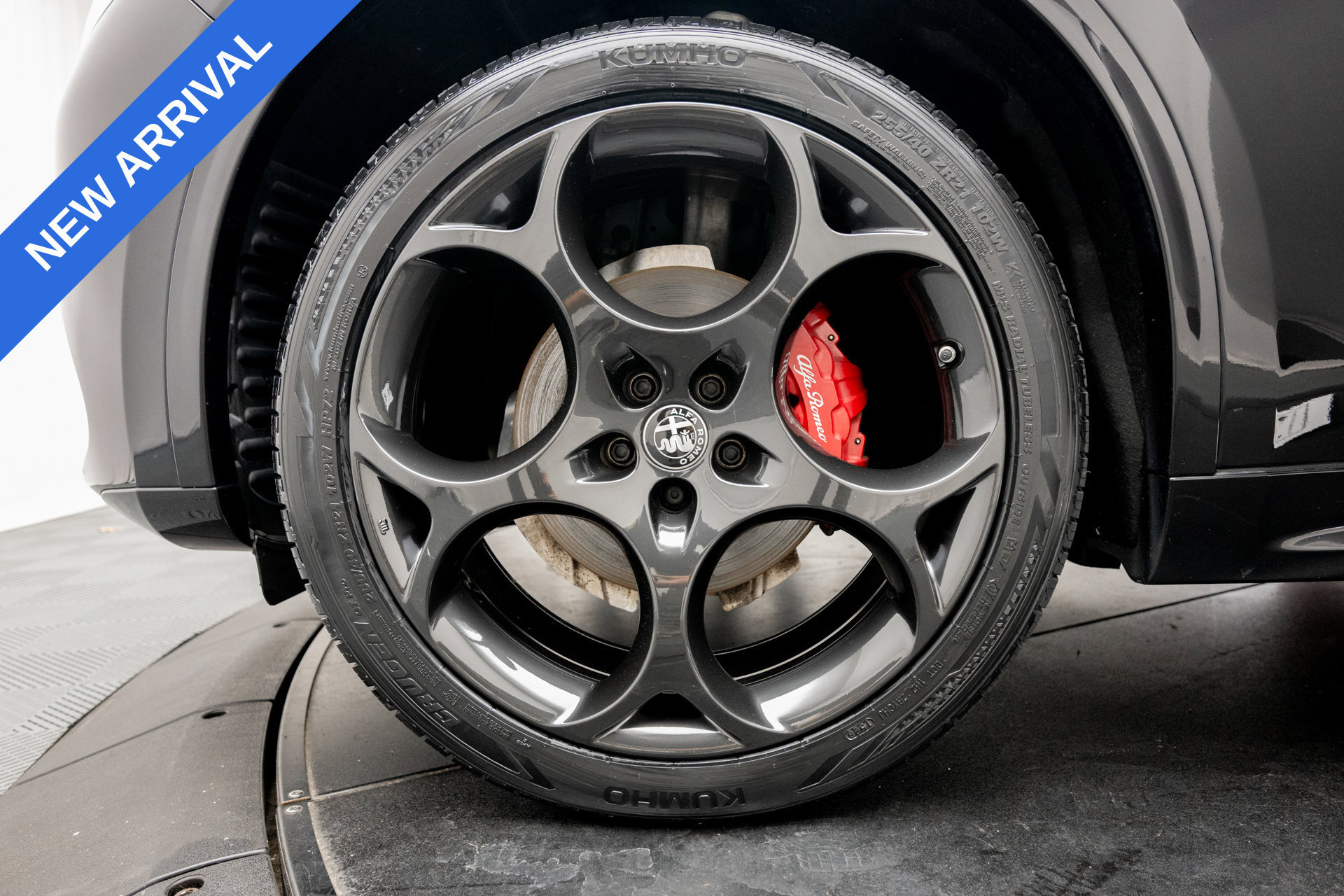 Used 2023 Alfa Romeo Stelvio Veloce AWD/4WD image 34