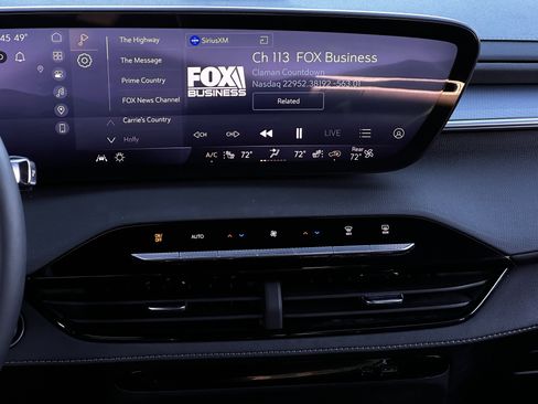 Used 2025 Buick Enclave Sport Touring image 24