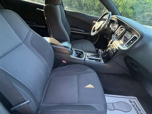 Used 2019 Dodge Charger SXT RWD image 19