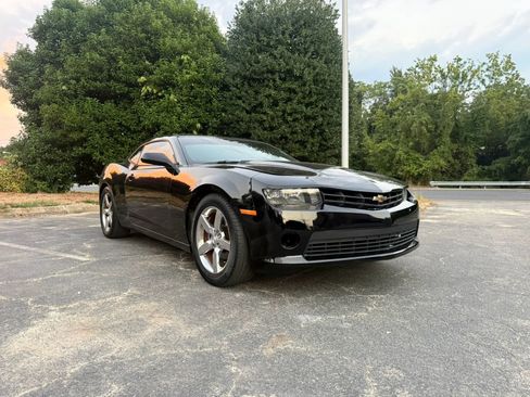 Used 2015 Chevrolet Camaro LT w/ 1LT Preferred Package RWD image 2