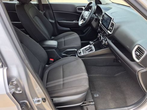 Used 2025 Hyundai Venue SEL FWD image 29
