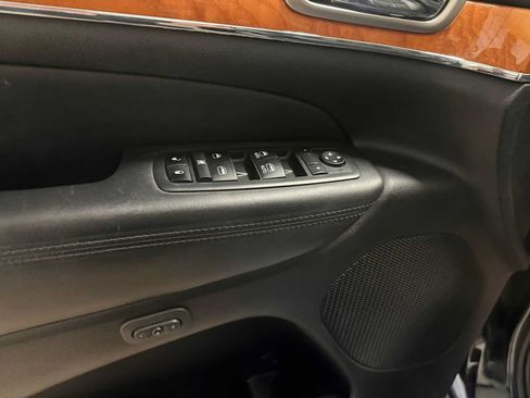 Used 2013 Jeep Grand Cherokee Overland AWD/4WD image 21