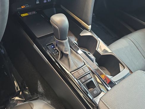 Used 2025 Toyota Camry XSE FWD image 16