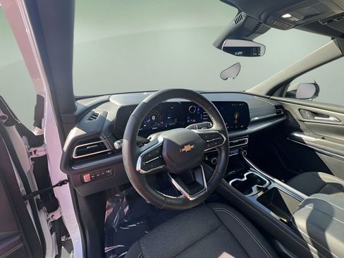 Used 2025 Chevrolet Traverse LT image 10