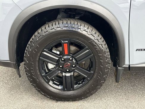 Used 2025 Nissan Rogue SV AWD/4WD image 10
