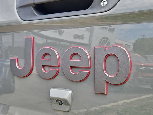 Used 2022 Jeep Gladiator Rubicon w/ Trailer Tow Package AWD/4WD image 30