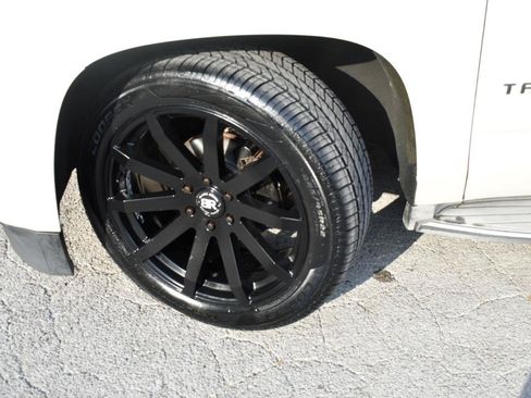 Used 2015 Chevrolet Tahoe LTZ RWD image 36