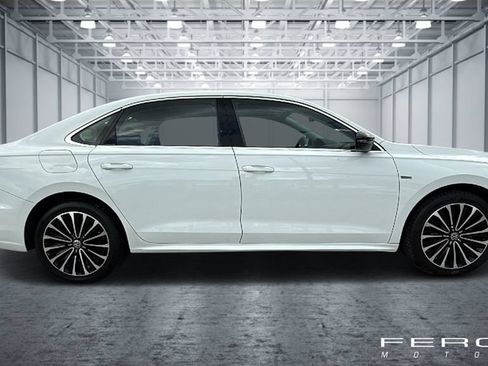Used 2022 Volkswagen Passat 2.0T FWD image 6