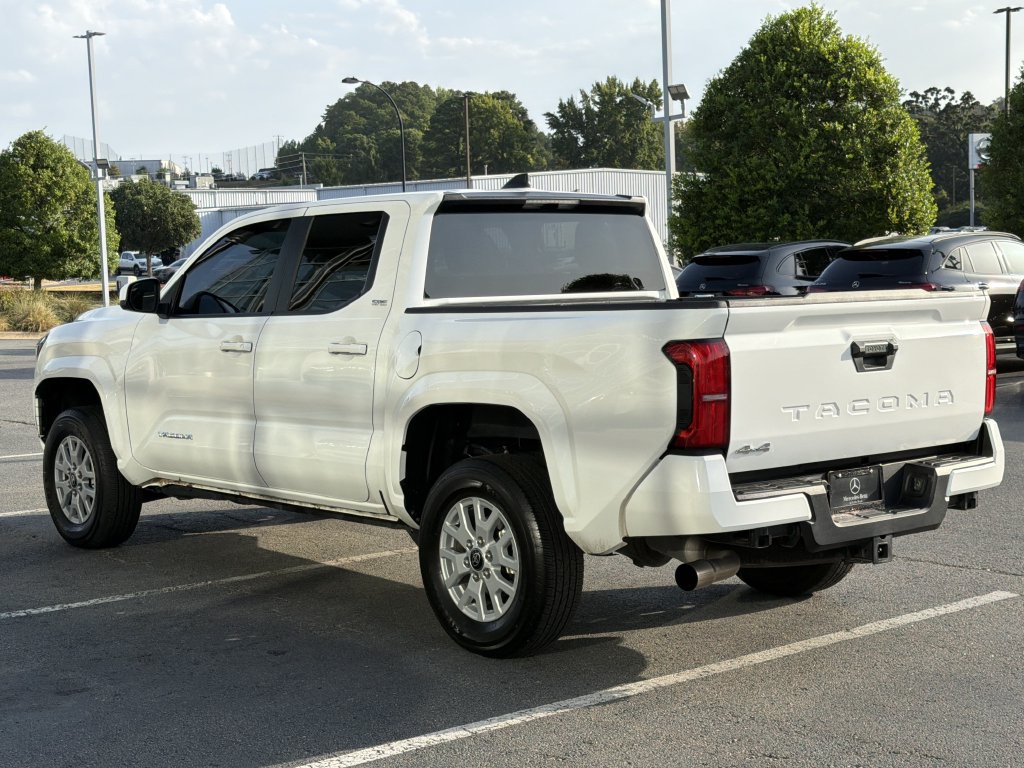 Used 2025 Toyota Tacoma SR5 AWD/4WD image 5