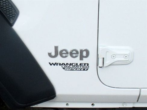 Used 2018 Jeep Wrangler Unlimited Sport image 29