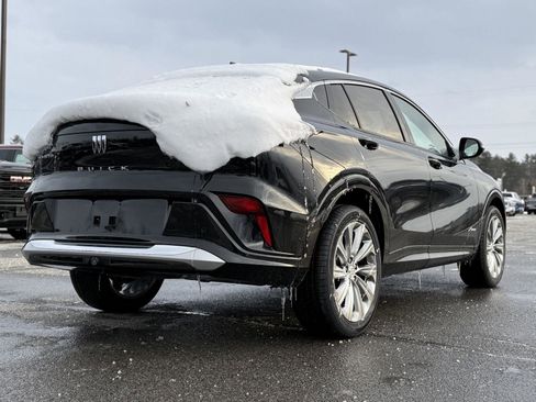 Certified 2024 Buick Envista Avenir image 5