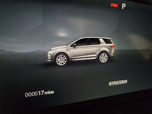Used 2024 Land Rover Discovery Sport Dynamic SE image 18