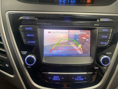 Used 2015 Hyundai Elantra Limited image 14