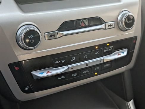 Used 2022 Ford Explorer XLT w/ Equipment Group 202A image 21