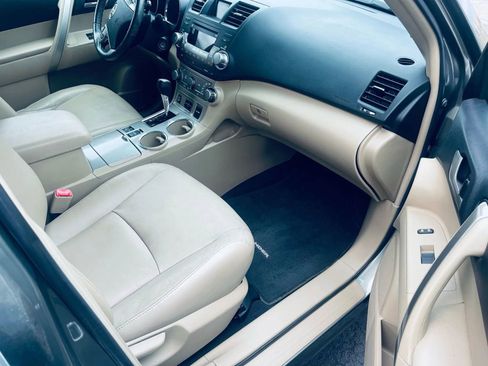 Used 2012 Toyota Highlander SE image 16