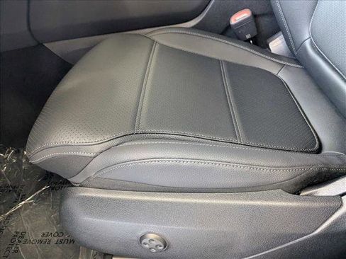 Certified 2025 Mercedes-Benz GLC 300 image 3