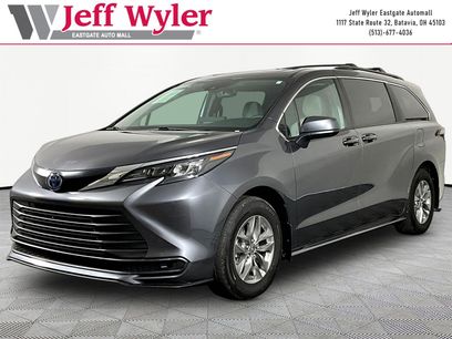 Used 2025 Toyota Sienna LE w/ LE Plus Package