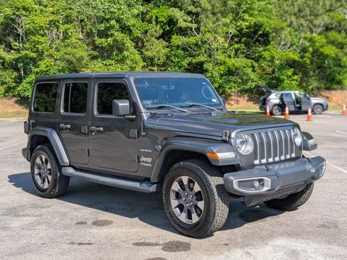 Used 2018 Jeep Wrangler Unlimited Sahara AWD/4WD image 11