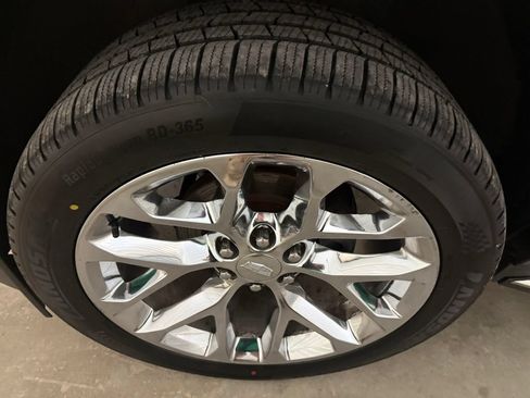 Used 2018 Cadillac Escalade ESV Luxury AWD/4WD image 10