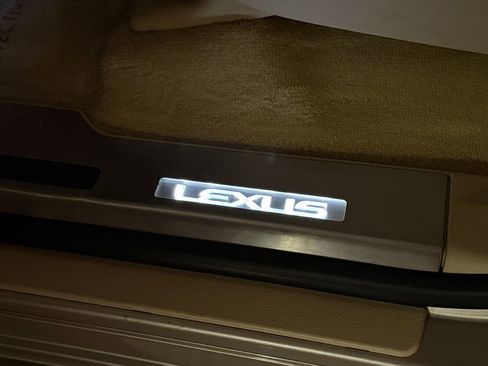 Used 2016 Lexus LX 570 4WD w/ Luxury Package image 13