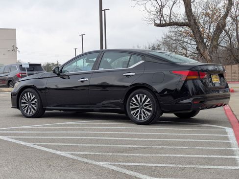 Used 2024 Nissan Altima 2.5 SV image 6