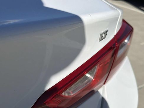 Used 2018 Chevrolet Malibu LT FWD image 8