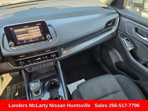 Used 2025 Nissan Rogue SV FWD image 17