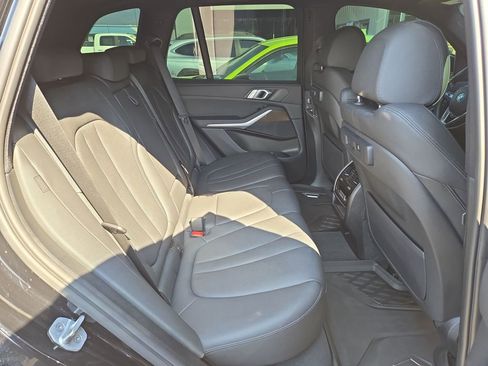 Used 2022 BMW X5 xDrive40i w/ Parking Assistance Package image 16