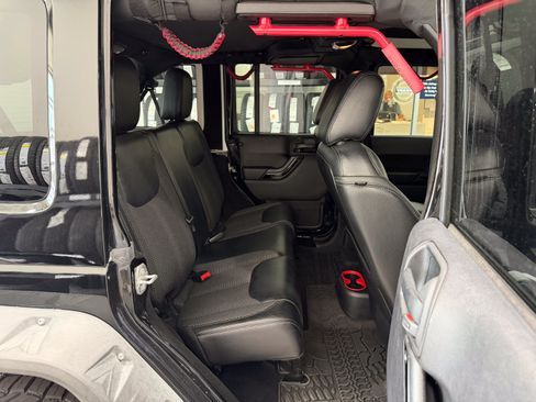 Used 2016 Jeep Wrangler Unlimited Sahara AWD/4WD image 25