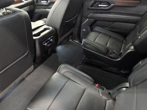 Used 2025 GMC Yukon XL Denali AWD/4WD image 21