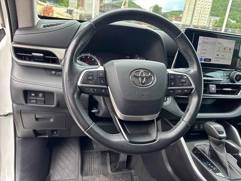 Used 2023 Toyota Highlander LE AWD/4WD image 14