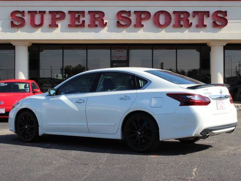 Used 2017 Nissan Altima 2.5 SR w/ Midnight Edition Package FWD image 5