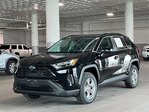 Used 2023 Toyota RAV4 XLE AWD/4WD image 4