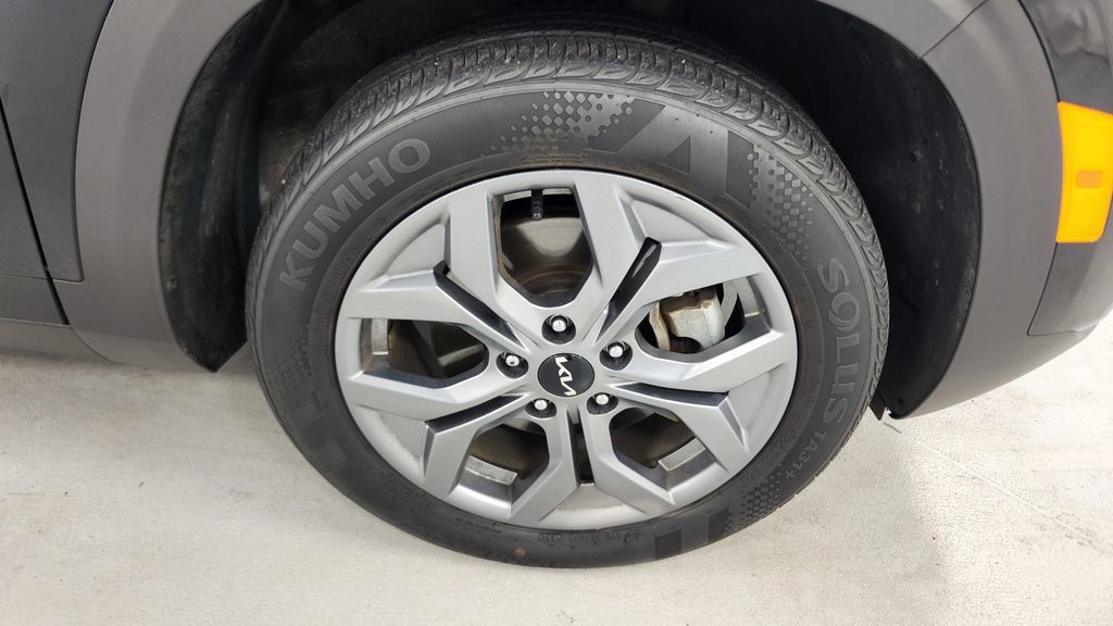 Used 2024 Kia Seltos LX AWD/4WD image 9