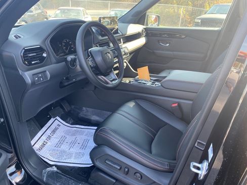 Used 2024 Honda Pilot TrailSport image 28