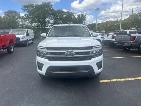 Used 2024 Ford Expedition Max XLT image 2