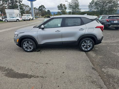 New 2026 Kia Seltos LX image 2