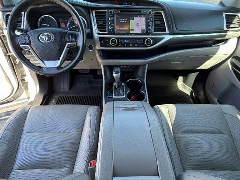 Used 2019 Toyota Highlander Limited image 26