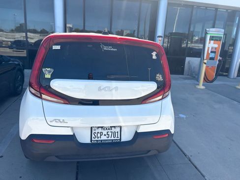 Used 2022 Kia Soul LX w/ Technology Package FWD image 6