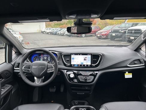 New 2026 Chrysler Pacifica Select image 14