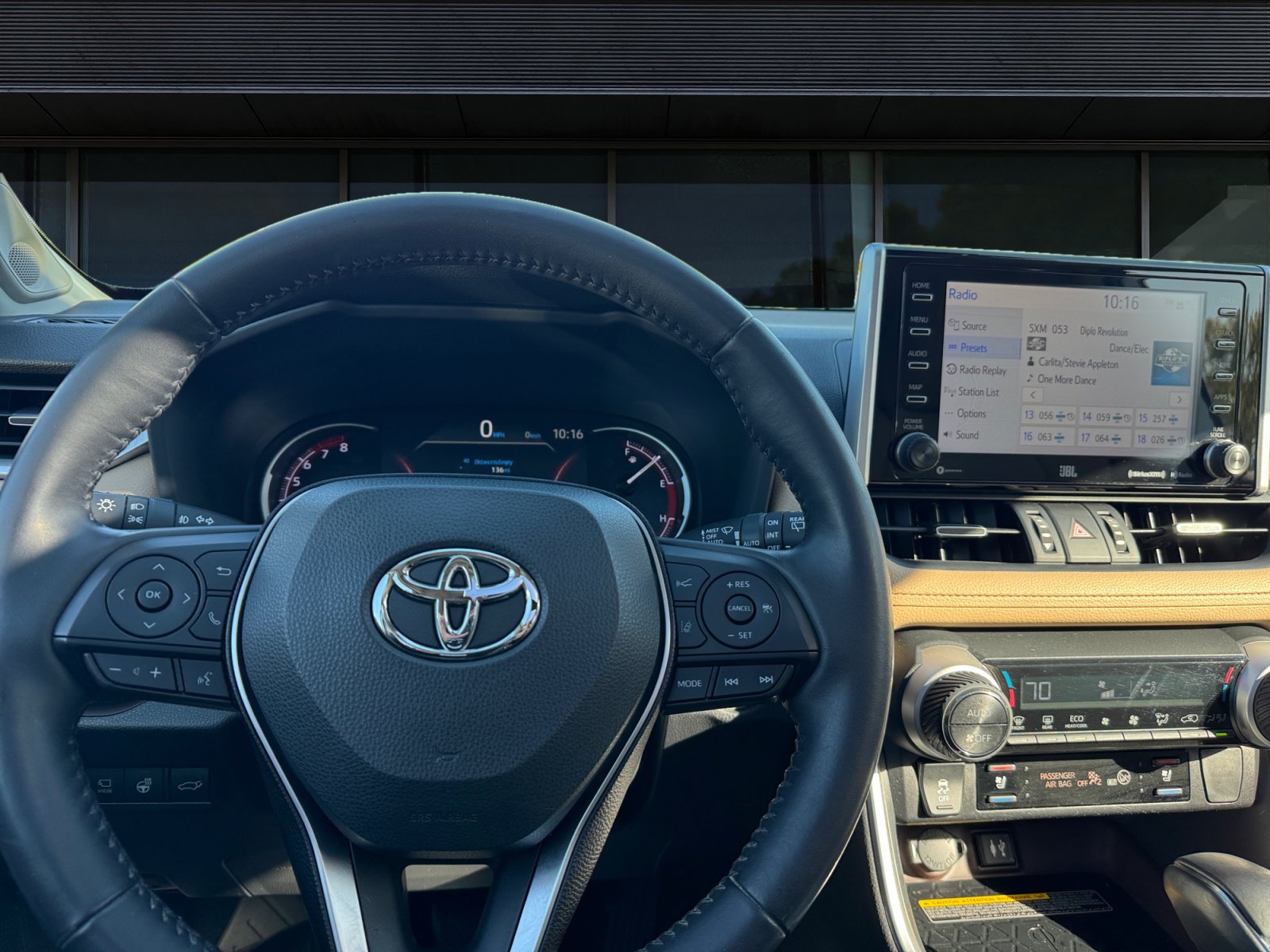 Used 2019 Toyota RAV4 Limited w/ Advanced Technology Package AWD/4WD image 4