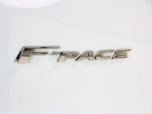 Used 2018 Jaguar F-PACE Prestige AWD/4WD image 11