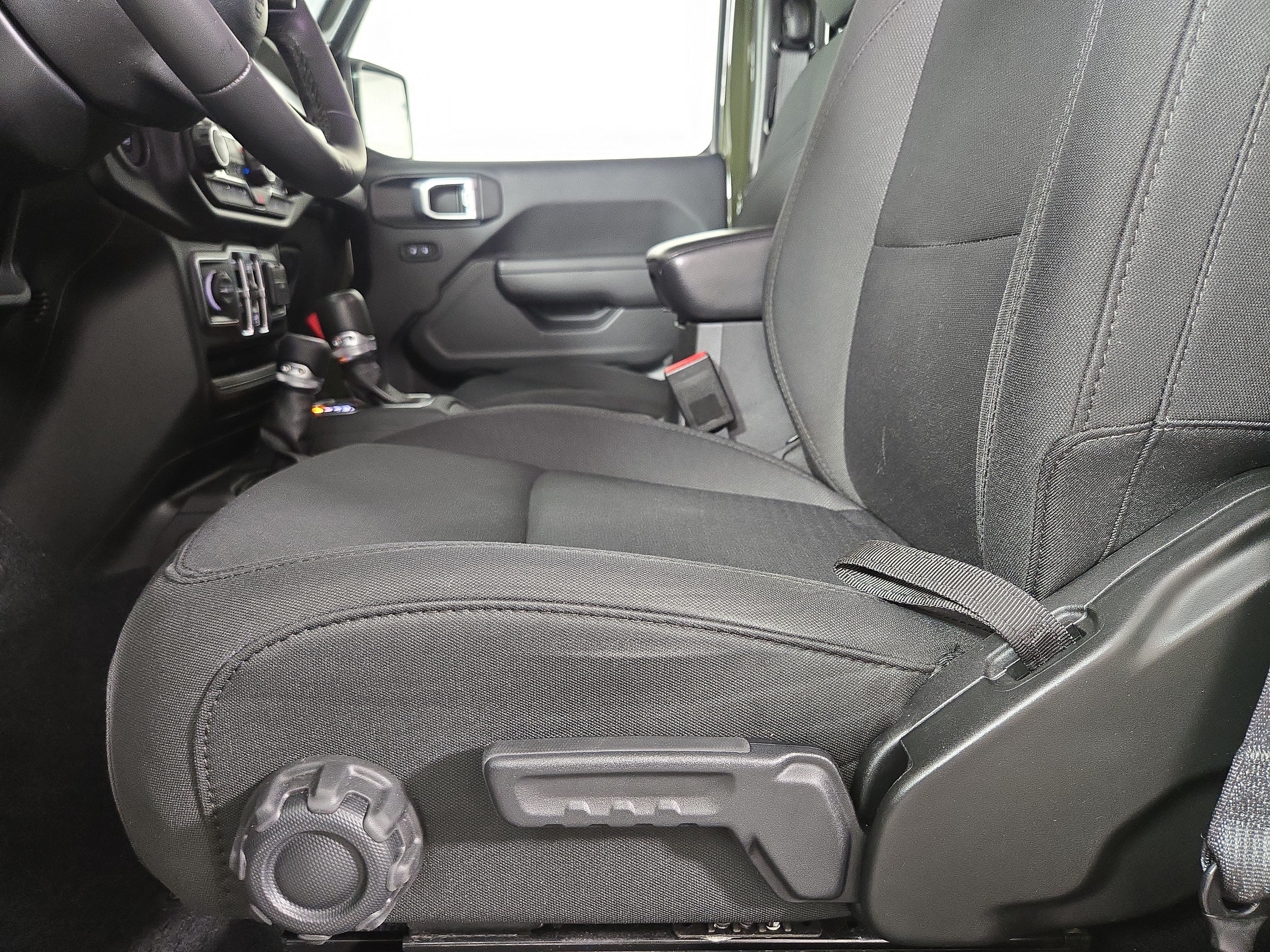 Used 2022 Jeep Gladiator Overland AWD/4WD image 32