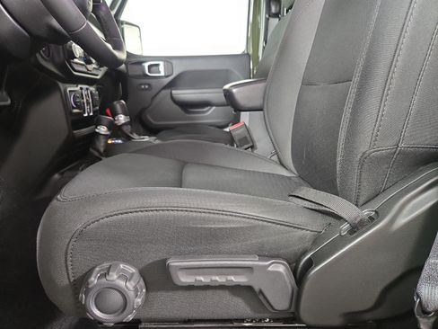 Used 2022 Jeep Gladiator Sport AWD/4WD image 32