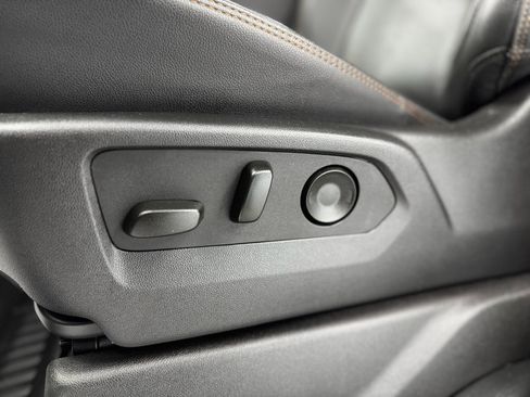 Used 2025 GMC Sierra 2500 AT4 image 16