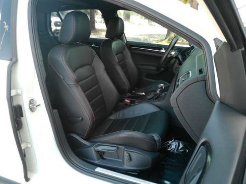 Used 2017 Volkswagen GTI SE FWD image 20