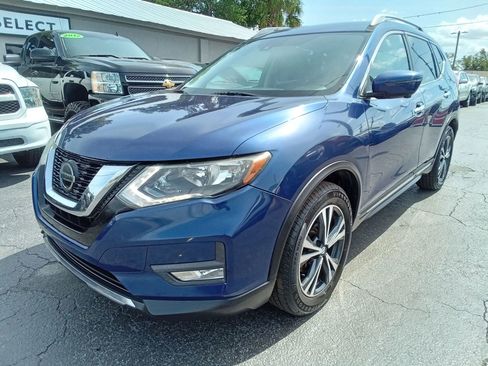 Used 2018 Nissan Rogue SL image 2