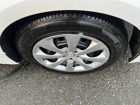 Used 2025 Toyota Corolla LE image 30