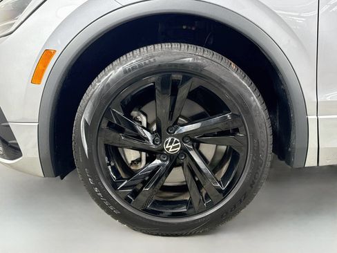 Certified 2024 Volkswagen Tiguan SE R-Line AWD/4WD image 29
