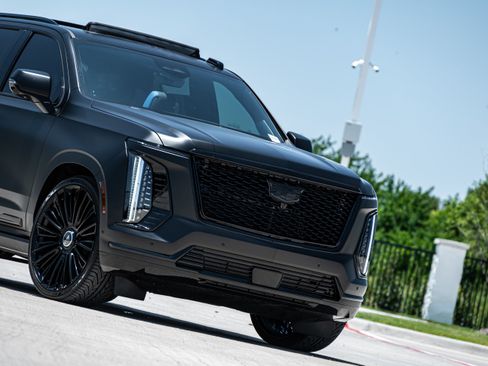 Used 2026 Cadillac Escalade Platinum Sport w/ LPO, ONYX Package AWD/4WD image 44